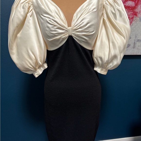 Vintage St John by Marie Grey Elegant Black Knit and Cream Dress Size 6 - Picture 8 of 15